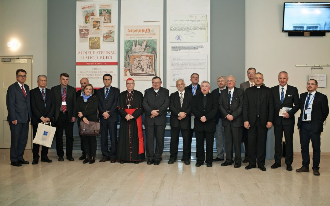 Fotogalerija znanstvenog skupa  “Nadbiskup Stepinac i Srbi u Hrvatskoj u kontekstu Drugoga svjetskog rata i poraća”.